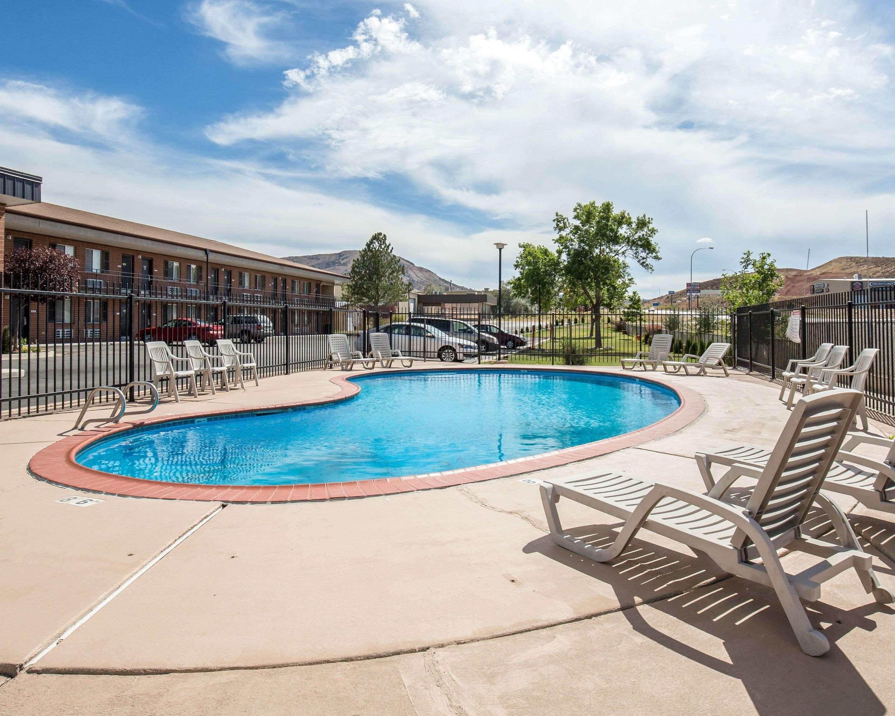 Econo Lodge Salina Scenic Route 89 & I-70 Exterior photo